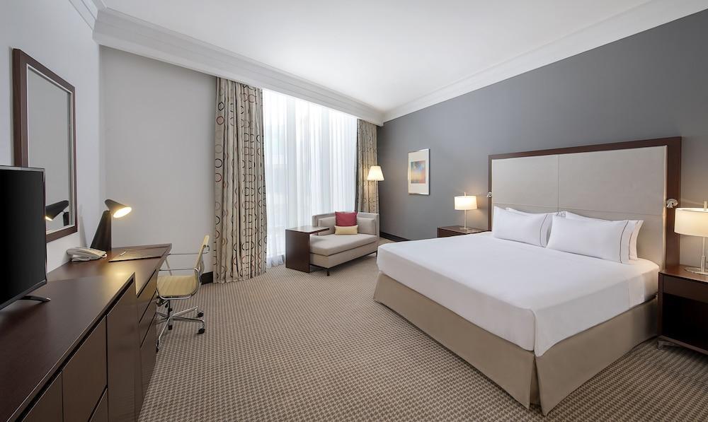 Hotel Doubletree By Hilton Doha - Al Sadd Exterior foto A room at the Hilton London Heathrow