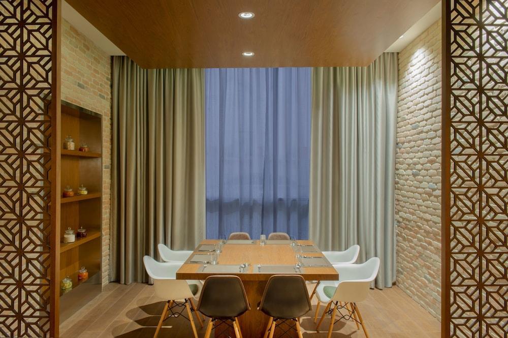Hotel Doubletree By Hilton Doha - Al Sadd Exterior foto Meeting room