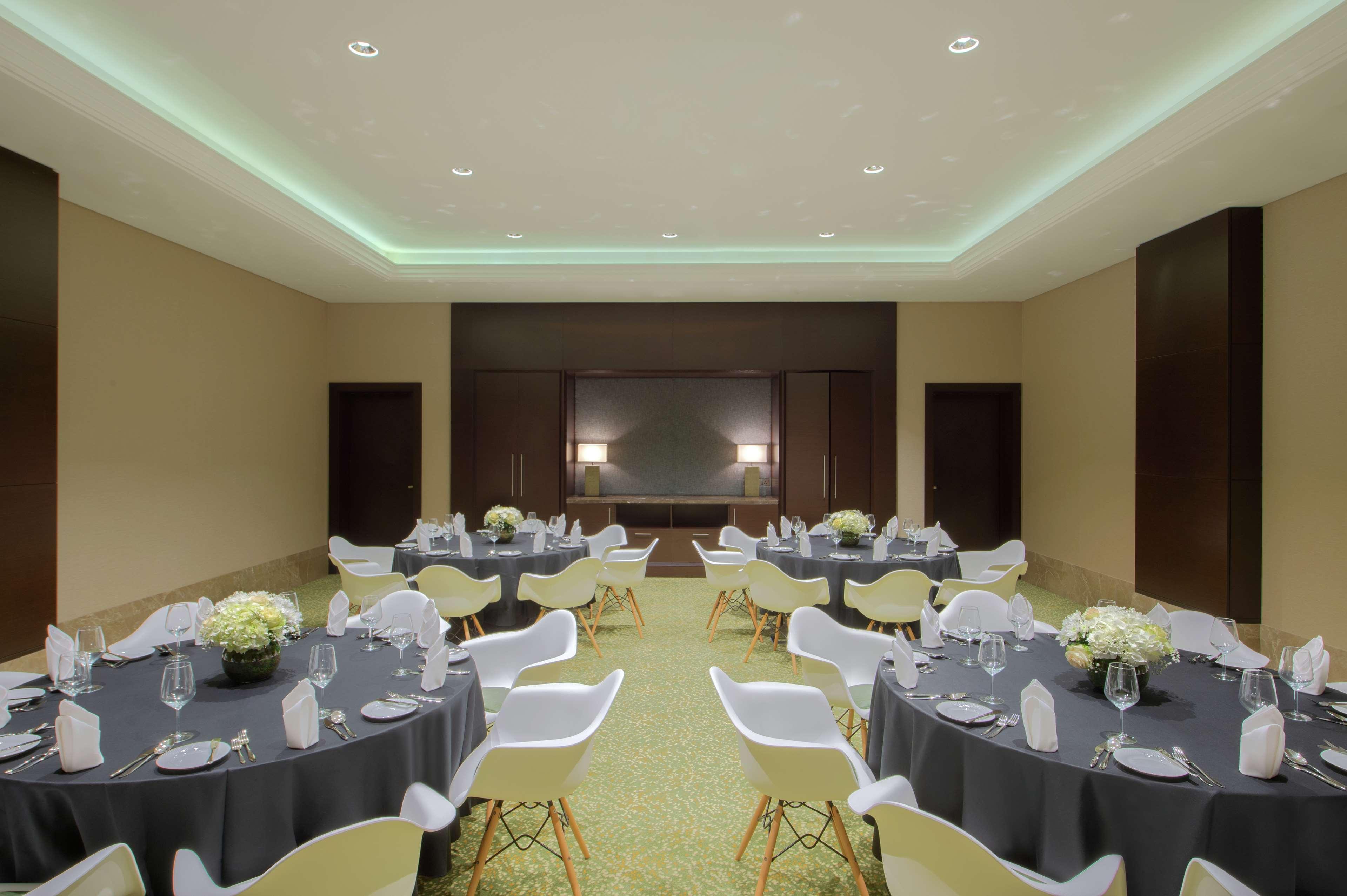 Hotel Doubletree By Hilton Doha - Al Sadd Exterior foto Meeting room