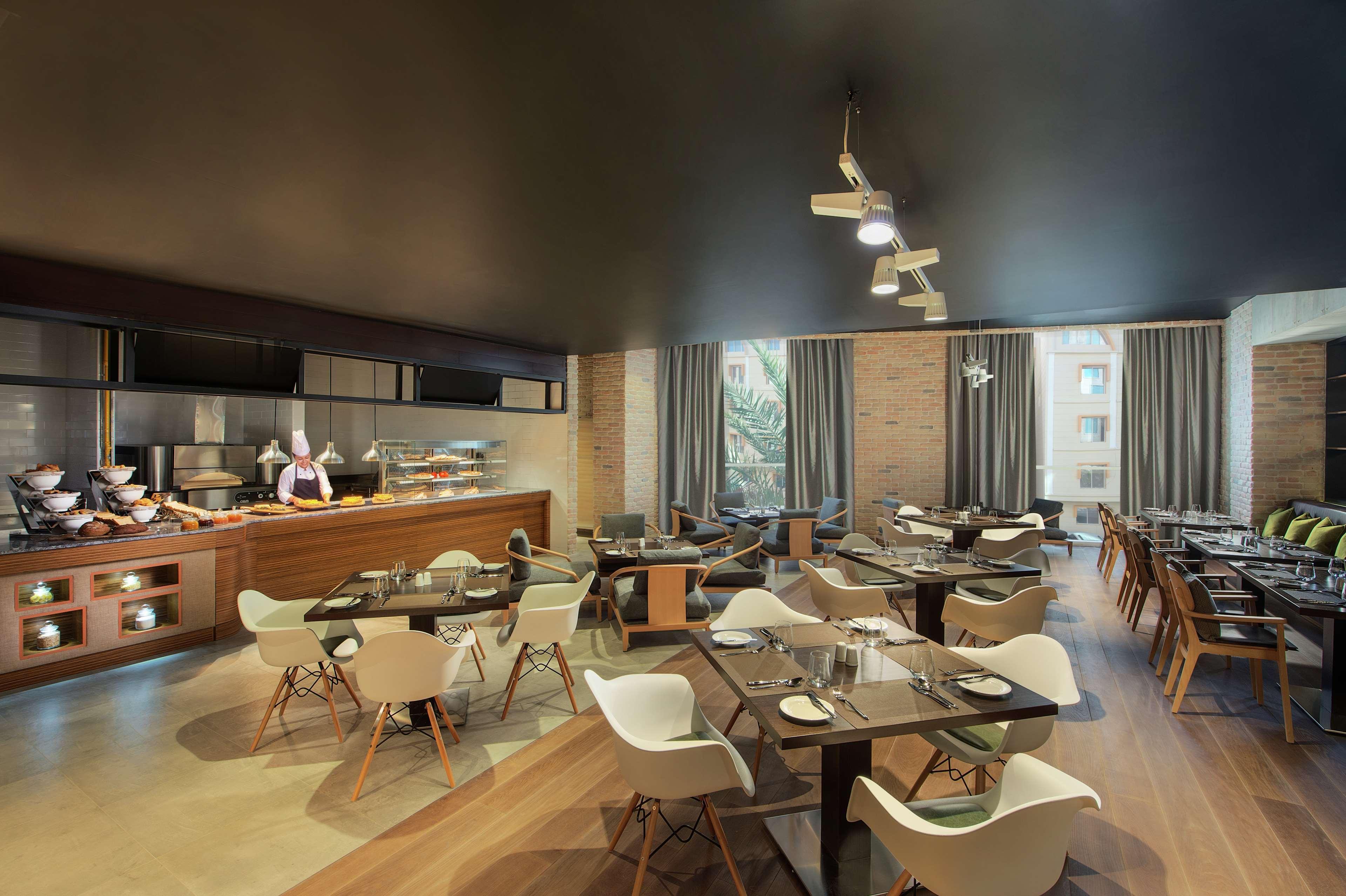 Hotel Doubletree By Hilton Doha - Al Sadd Exterior foto Restaurant