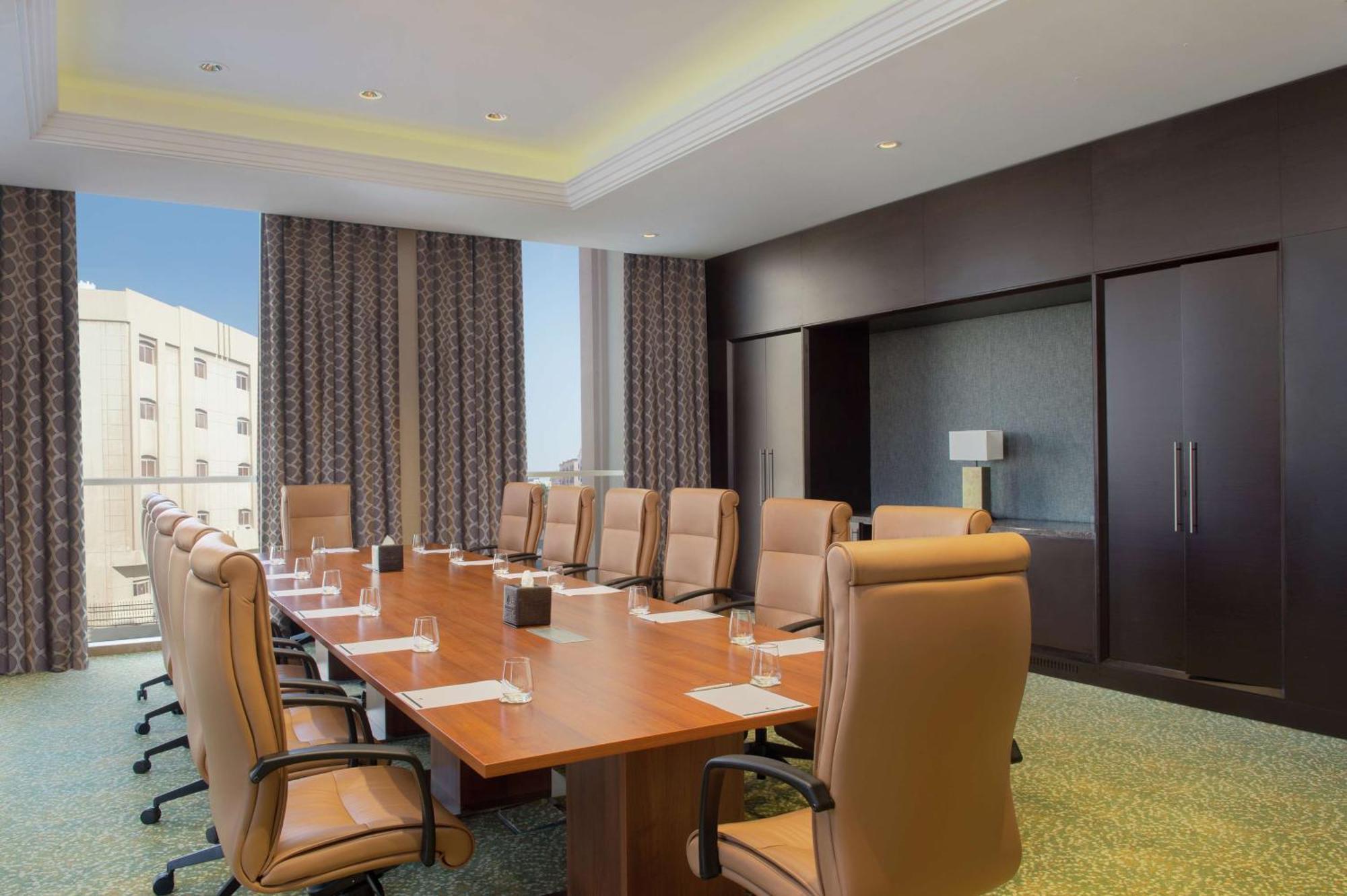 Hotel Doubletree By Hilton Doha - Al Sadd Exterior foto Boardroom