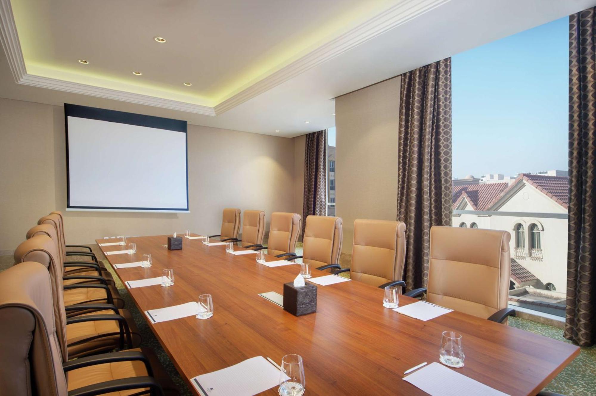 Hotel Doubletree By Hilton Doha - Al Sadd Exterior foto Meeting room