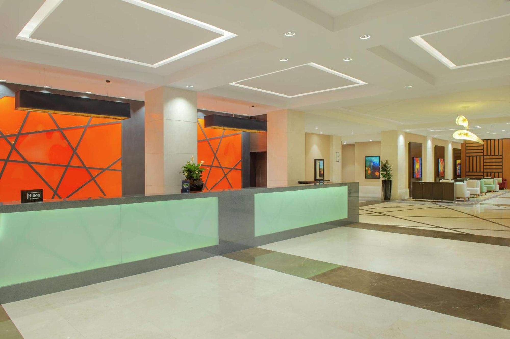Hotel Doubletree By Hilton Doha - Al Sadd Exterior foto Lobby