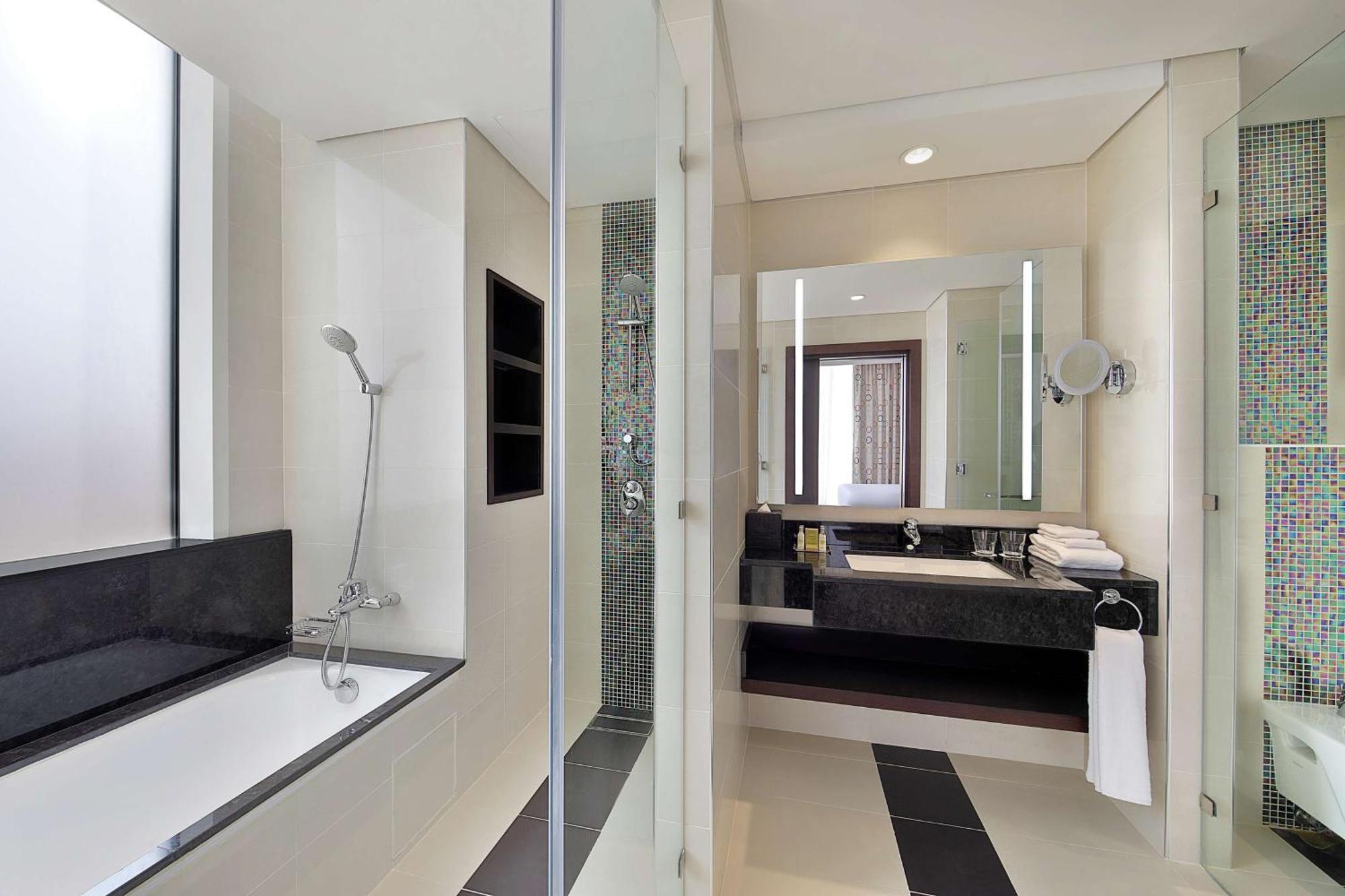 Hotel Doubletree By Hilton Doha - Al Sadd Exterior foto Bathroom